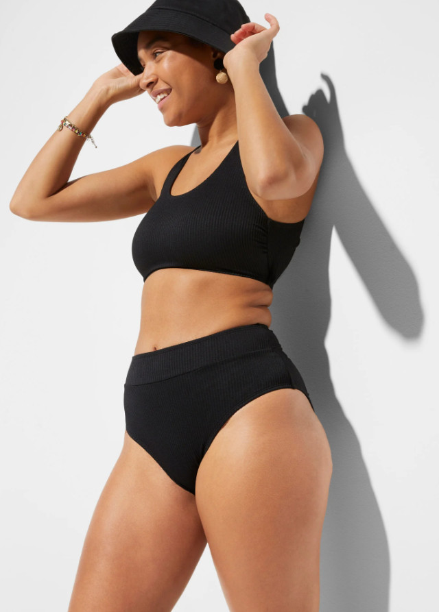 czarna góra od bikini