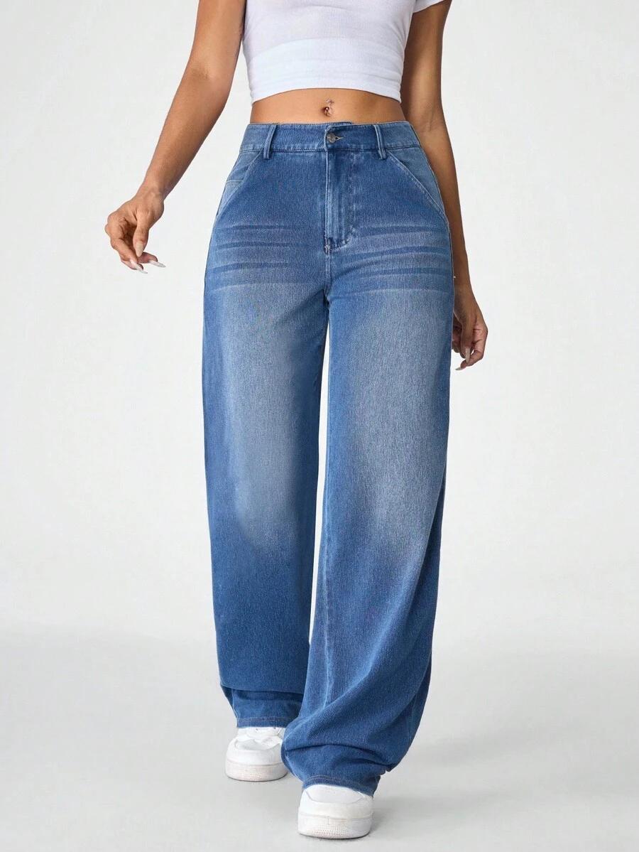 niebieskie spodnie jeans