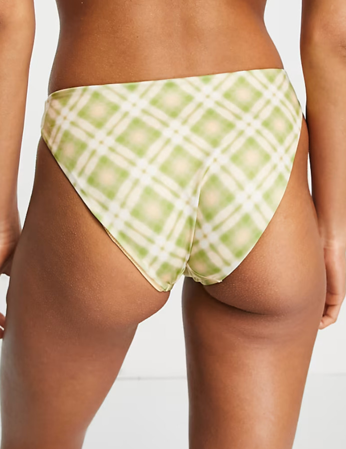 DÓŁ OD BIKINI W KRATĘ