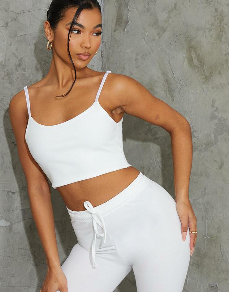 CROP TOP NA RAMIĄCZKACH 