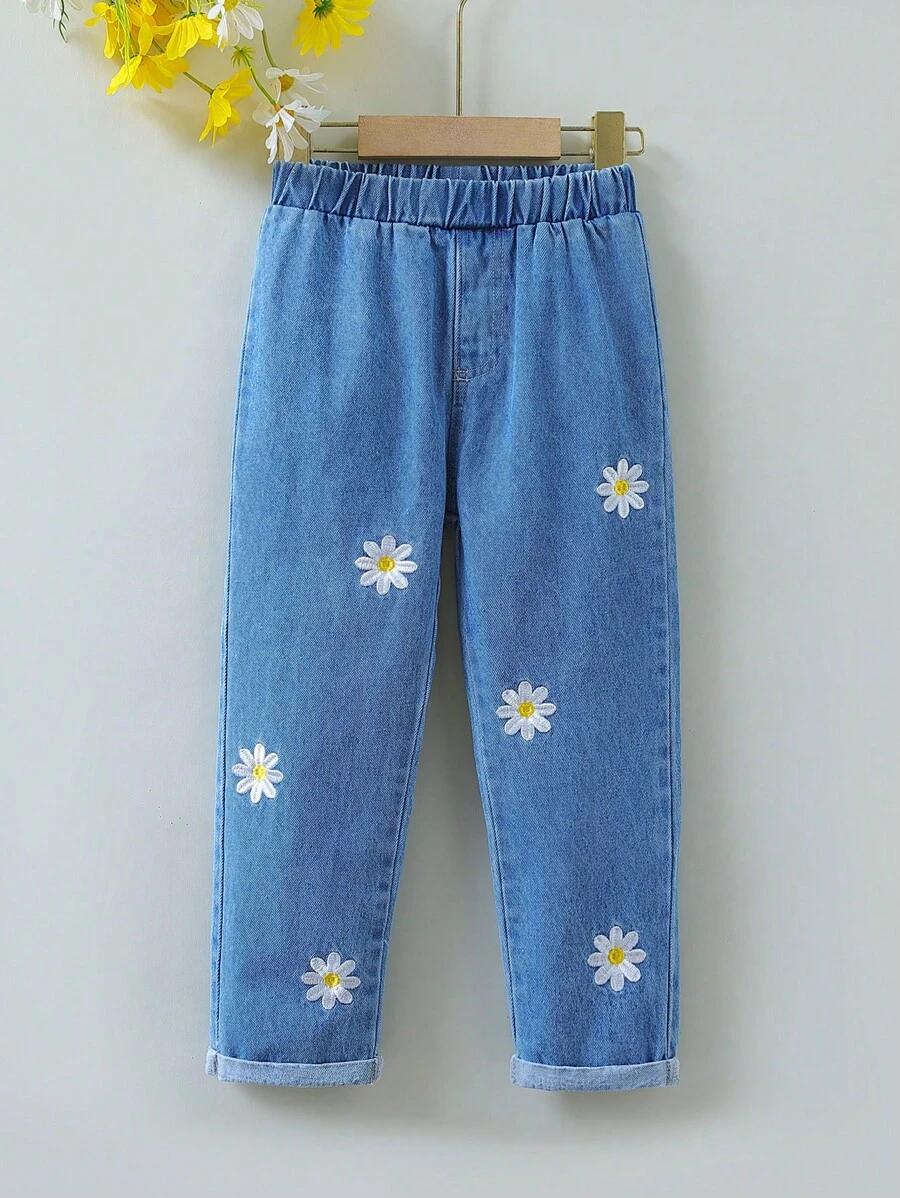 niebieskie spodnie jeans