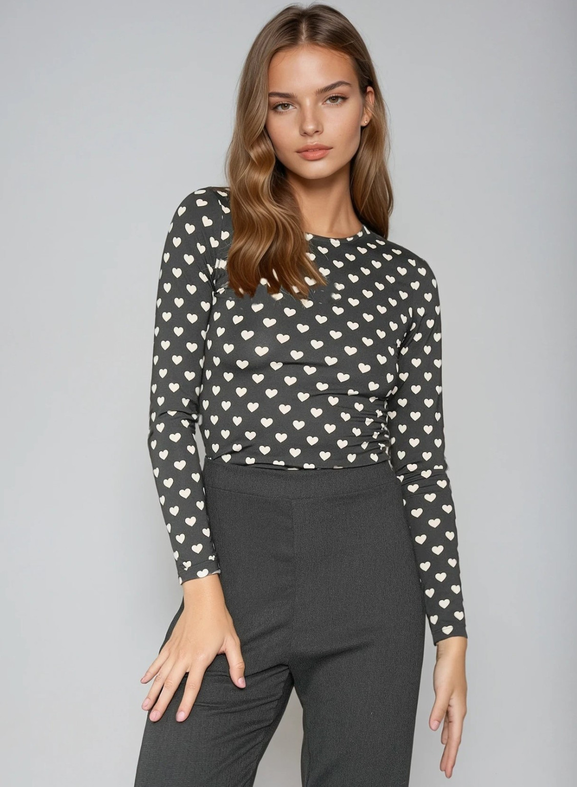 czarna bluzka print serce
