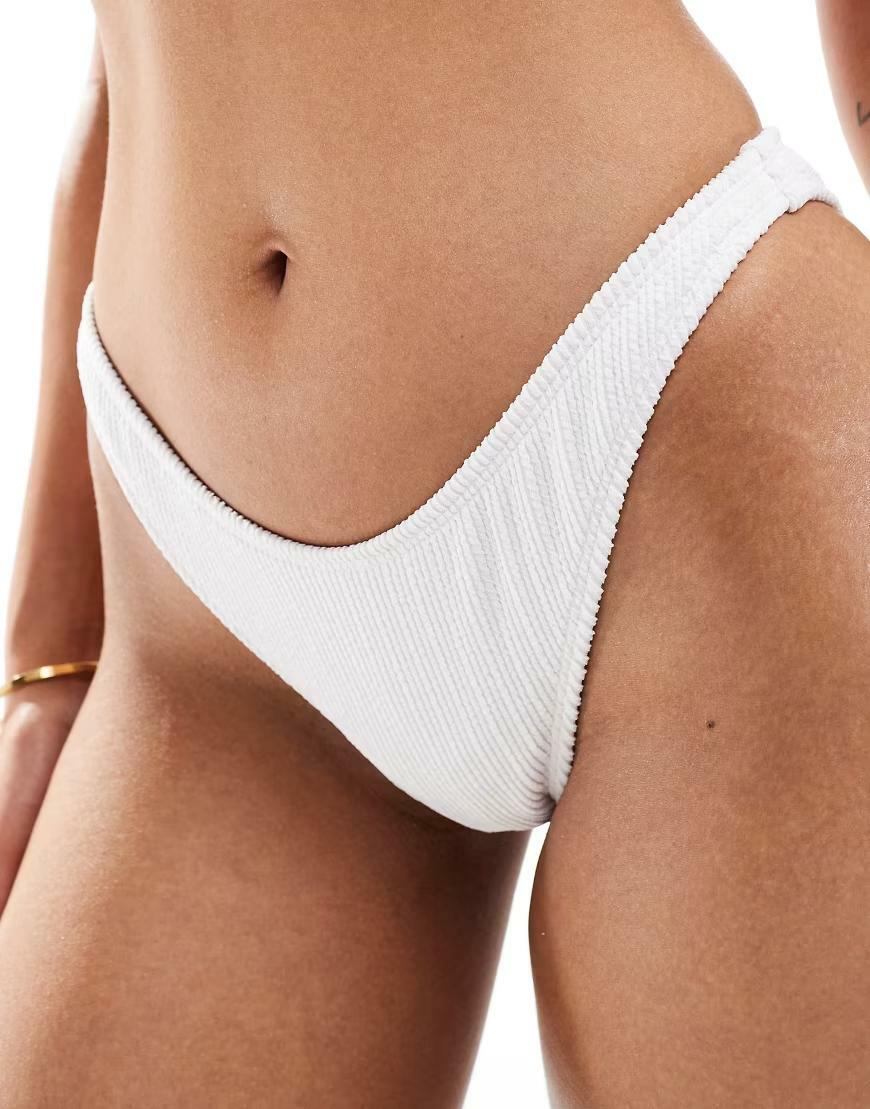 biały dół od bikini tekstura 