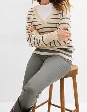 SWETER W PASKI