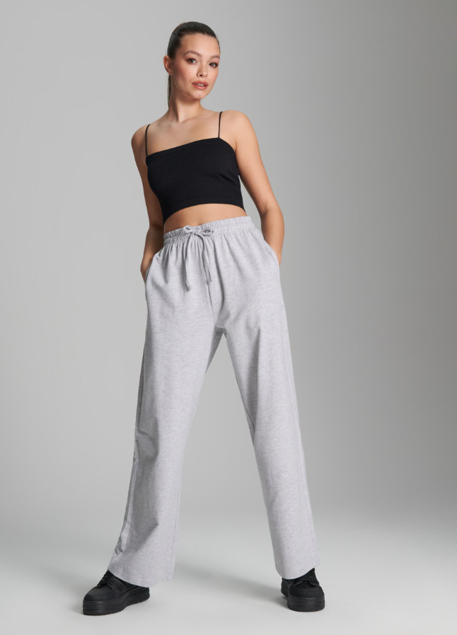 prążkowany czarny crop top ramiączka