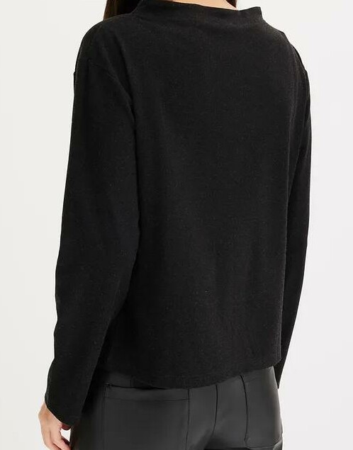 BLUZA OZDOBNYMI GUZIKAMI