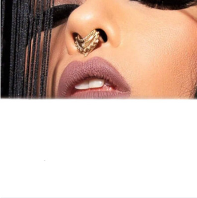 złoty kolczyk septum