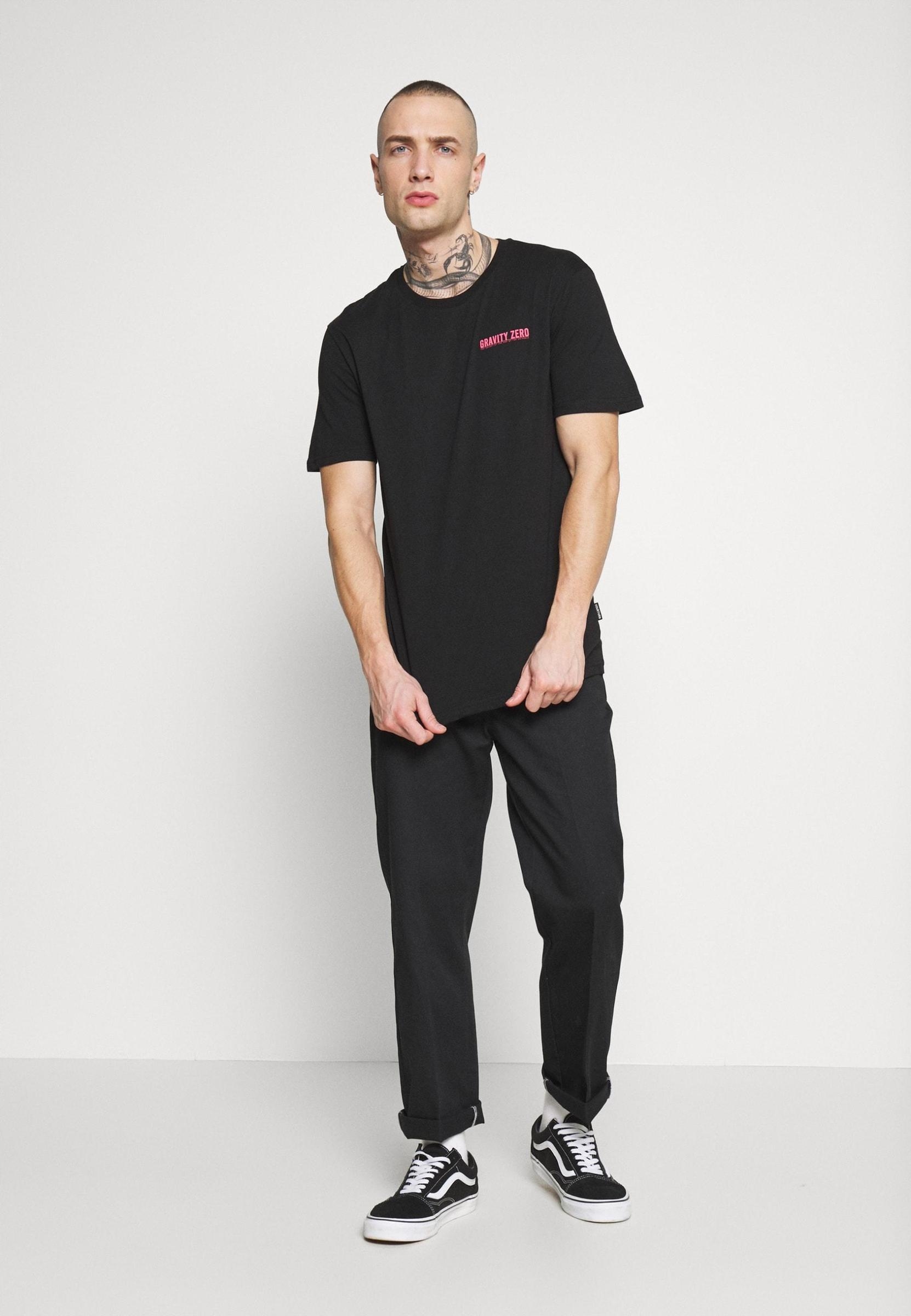 CZARNY T-SHIRT NADRUK 