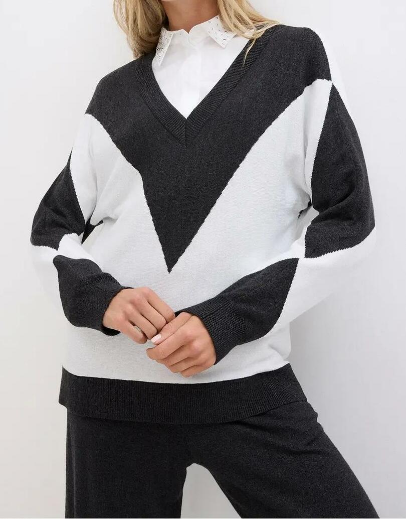 SWETER W ROMBY