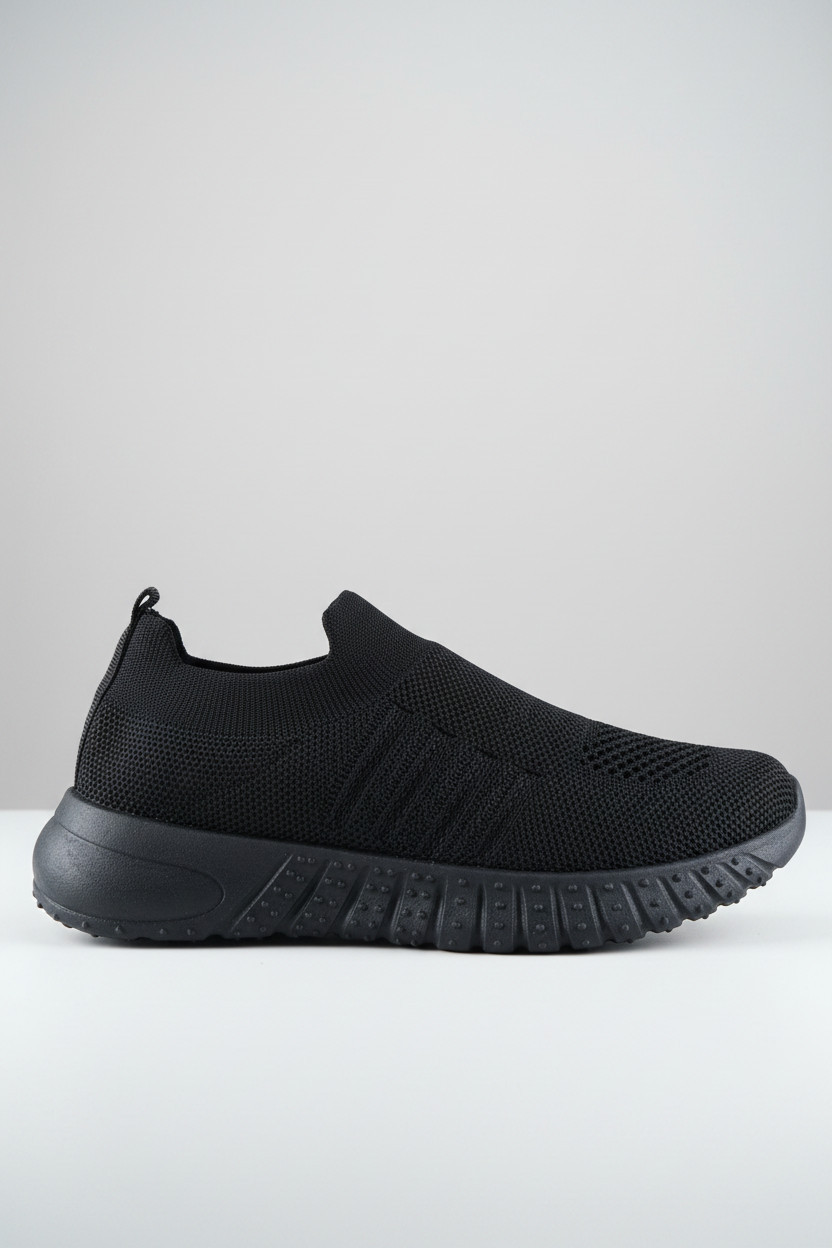 wsuwane czarne buty sportowe