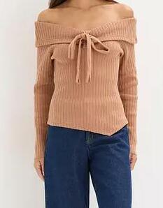 SWETER Z ODKRYTYMI RAMIONAMI