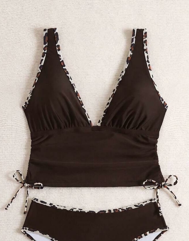 brązowa góra od bikini