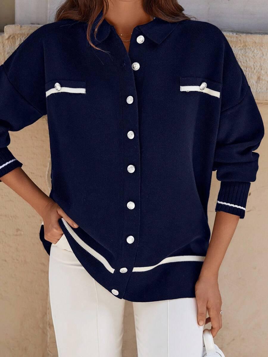 granatowy sweter guziki