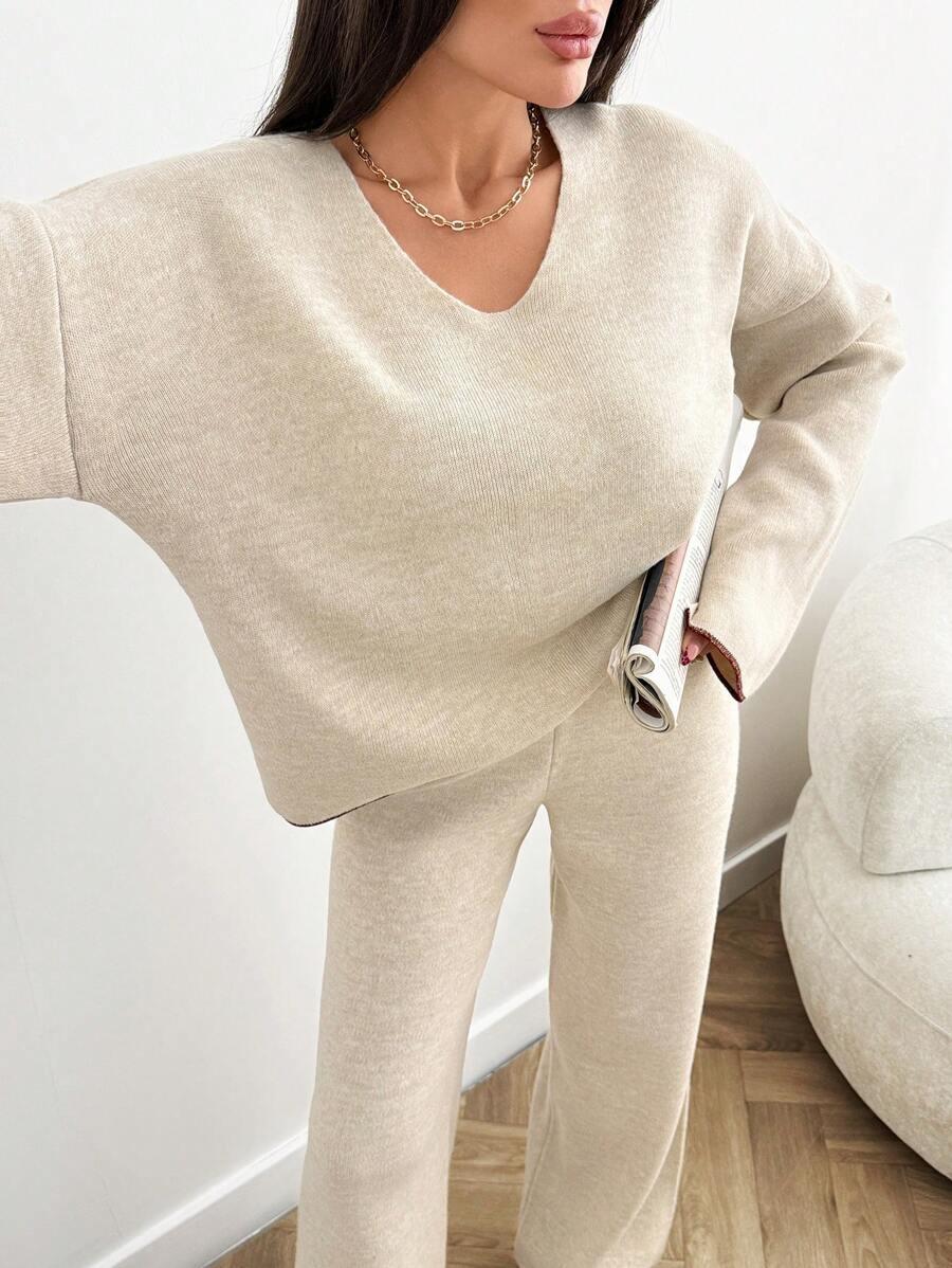 BEŻOWY SWETER Z DŁUGIM RĘKAWEM