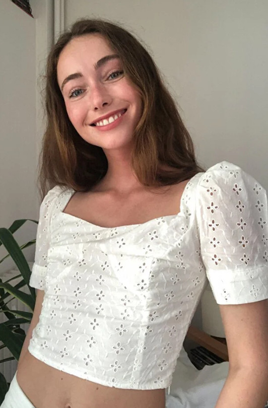 BIAŁY CROP TOP ZDOBIENIE HAFT