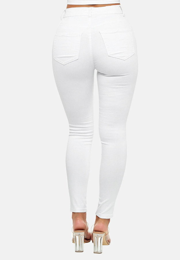białe spodnie jeans