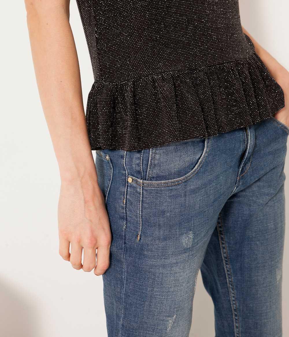 CZARNY TOP NA RAMIĄCZKACH V-NECK POŁYSK