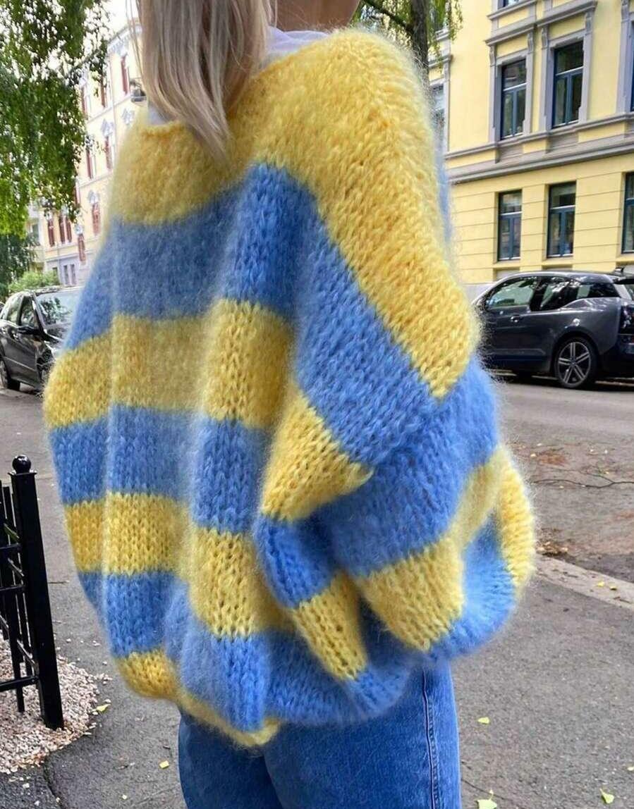 SWETER W PASKI