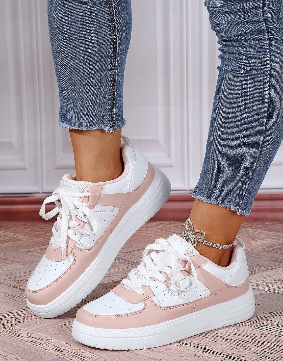 buty sportowe wstawki