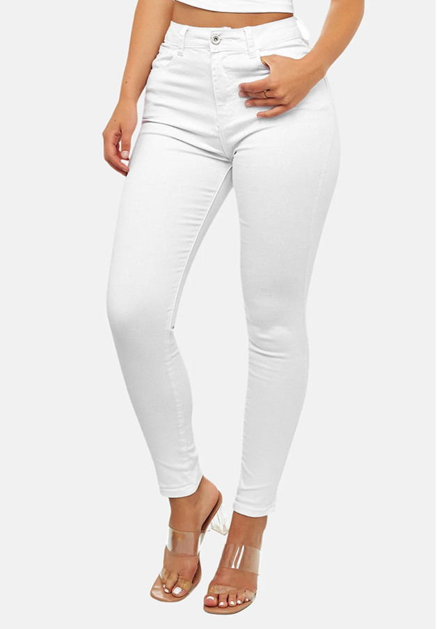 białe spodnie jeans