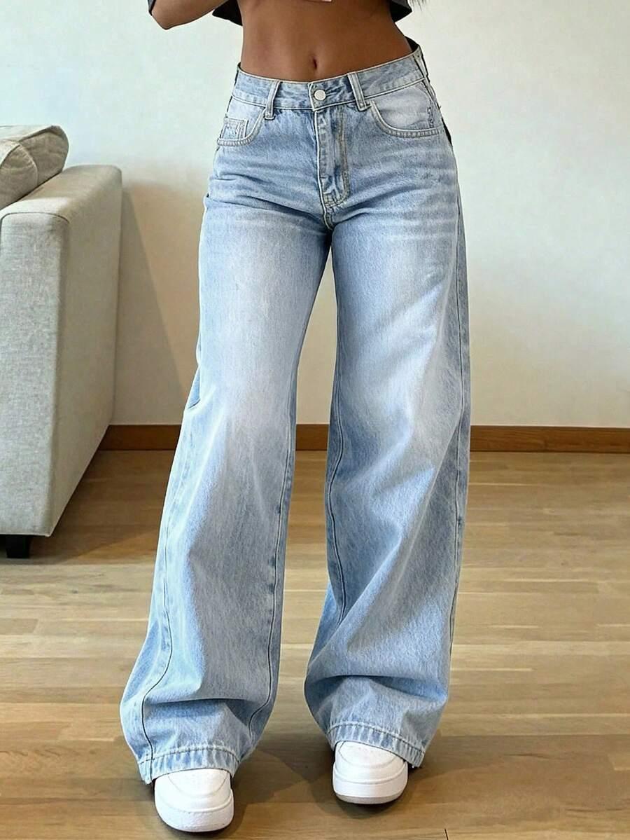 niebieskie spodnie jeans