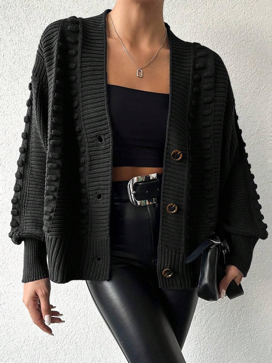 czarny sweter guziki