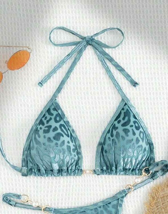 niebieska góra od bikini