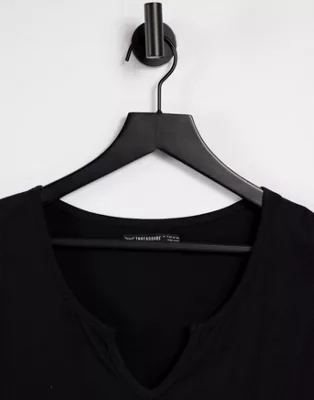 czarna bluzka krótki rękaw v neck