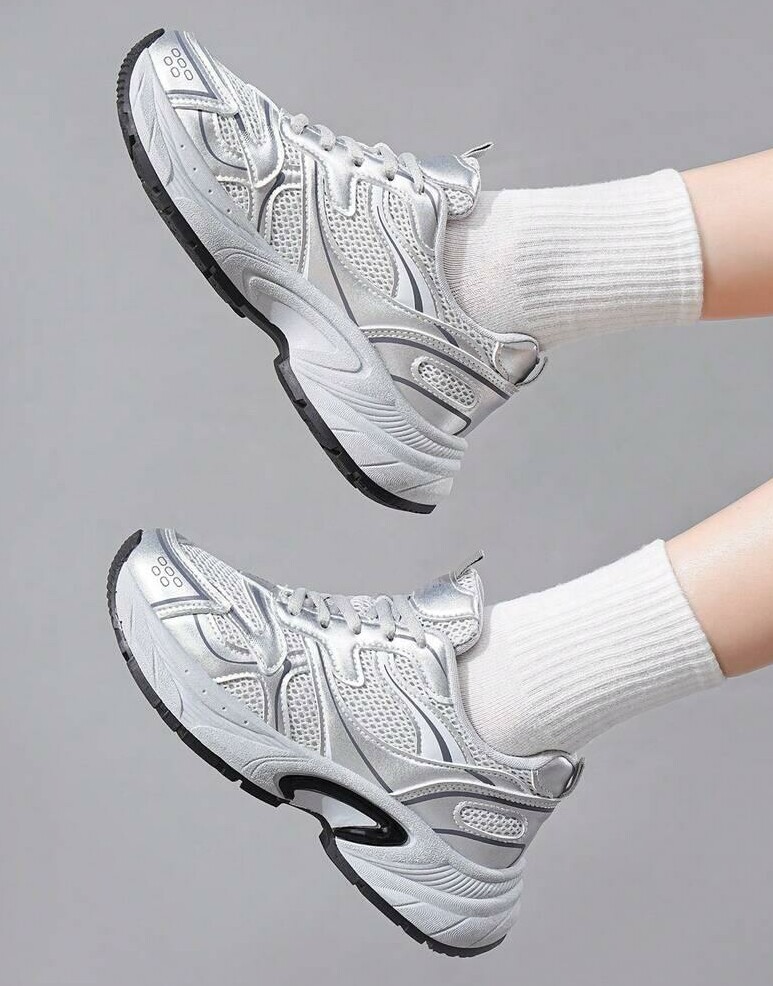 sznurowane buty sportowe