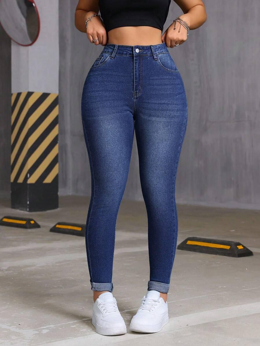 granatowe spodnie jeans 