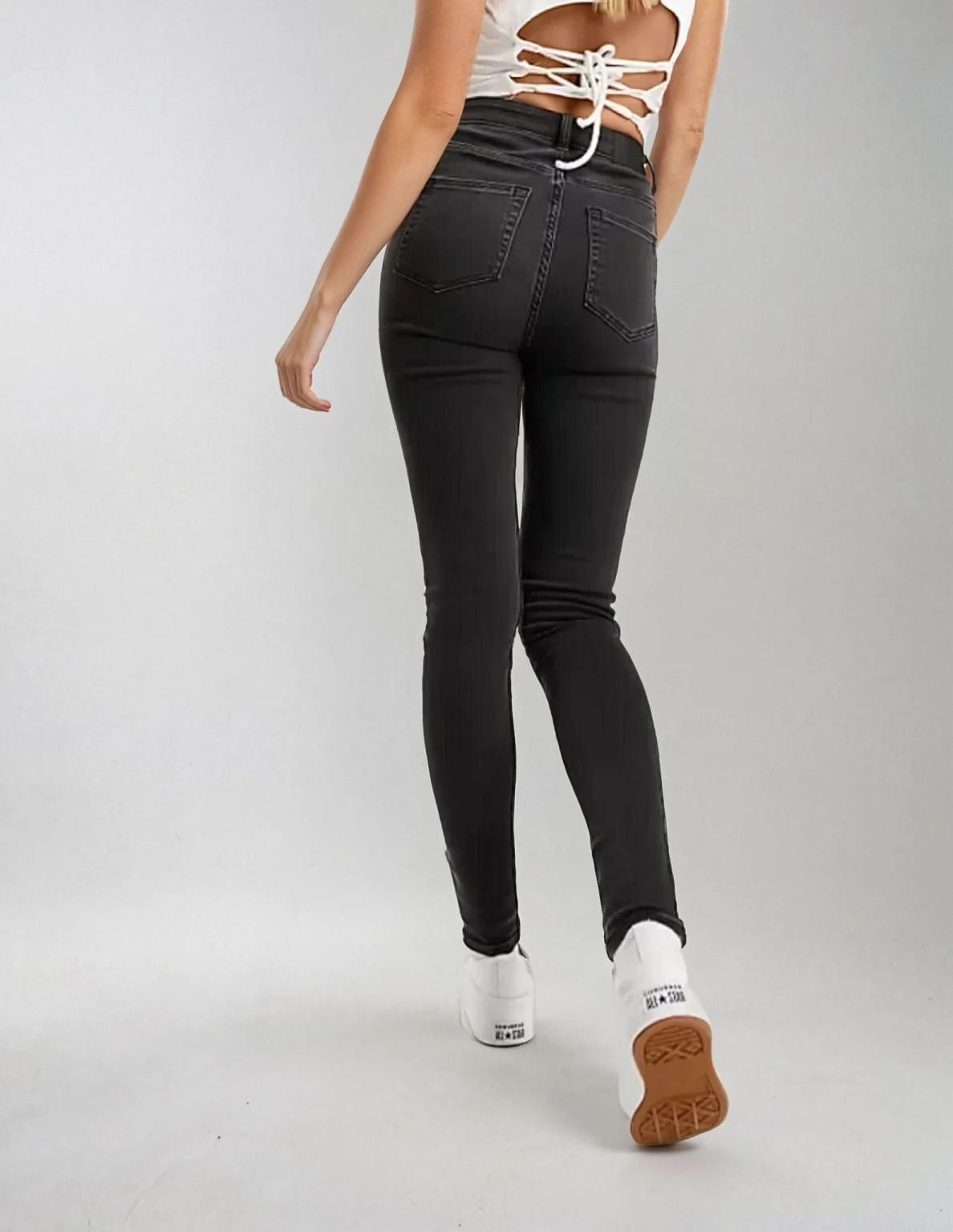 CZARNE SPODNIE RURKI JEANS