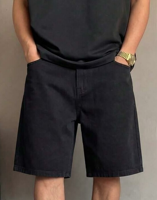 czarne spodenki jeans
