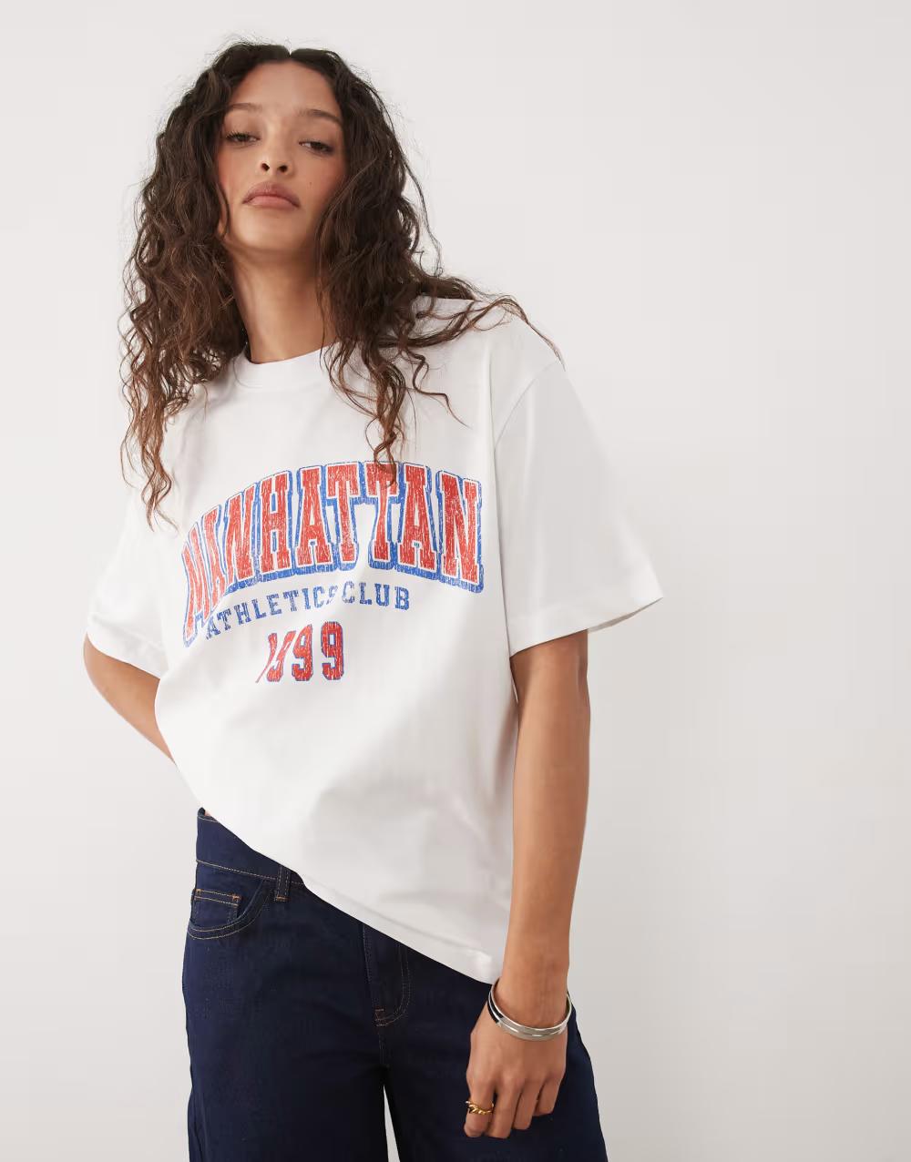 biały t-shirt okrągły dekolt napis