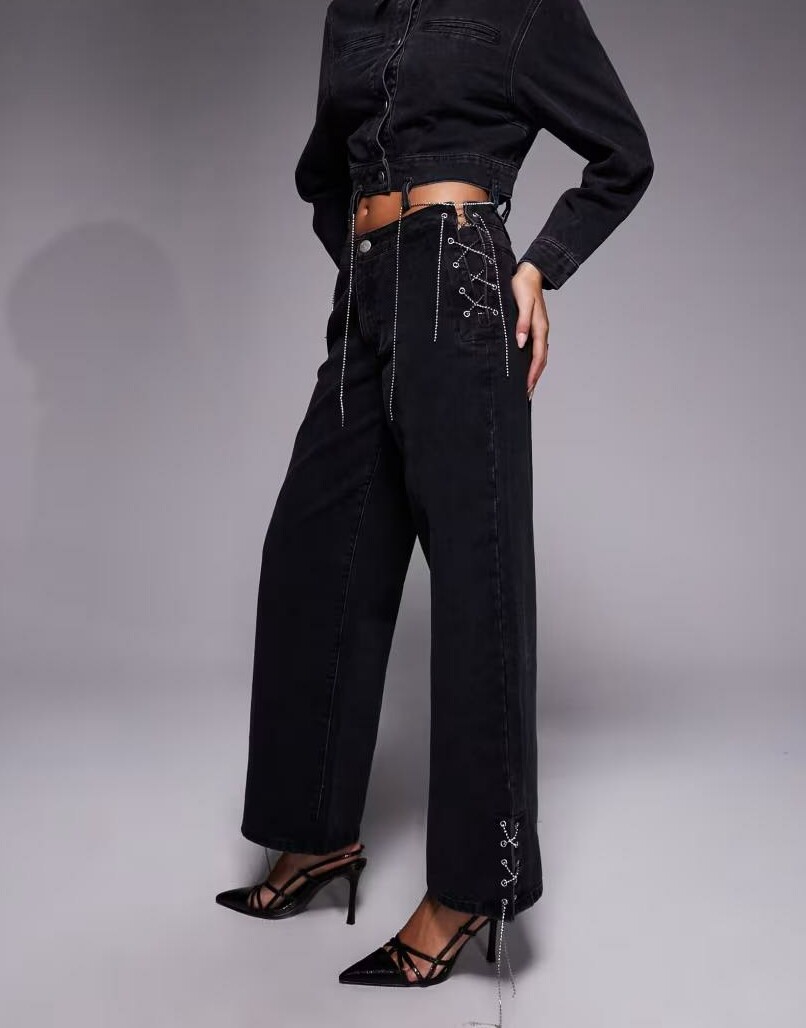 Czarne spodnie jeans zdobienia