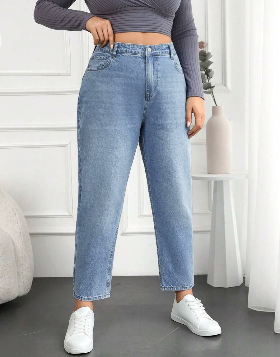 niebieskie spodnie mom jeans
