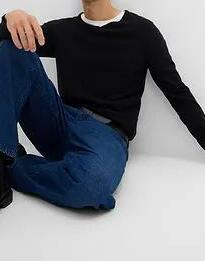 SWETER Z DEKOLTEM W SEREK