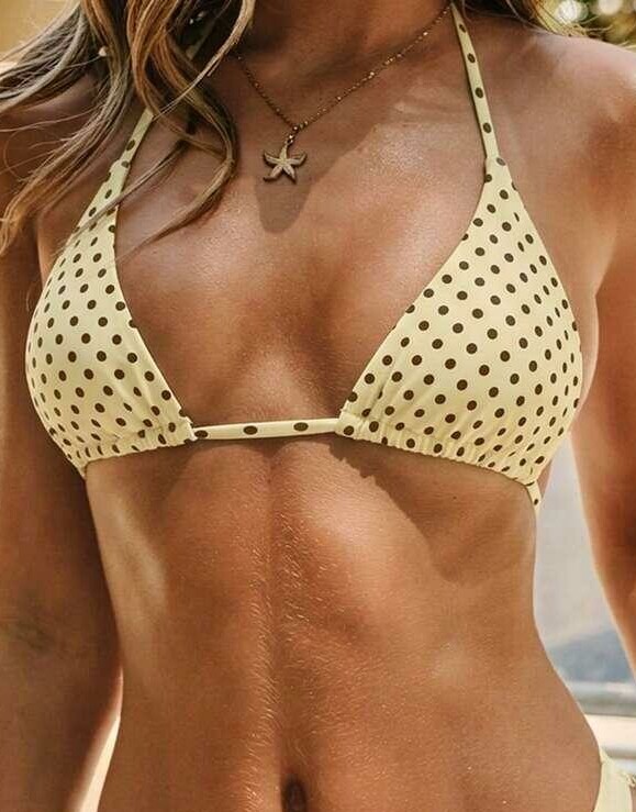 żółta góra od bikini