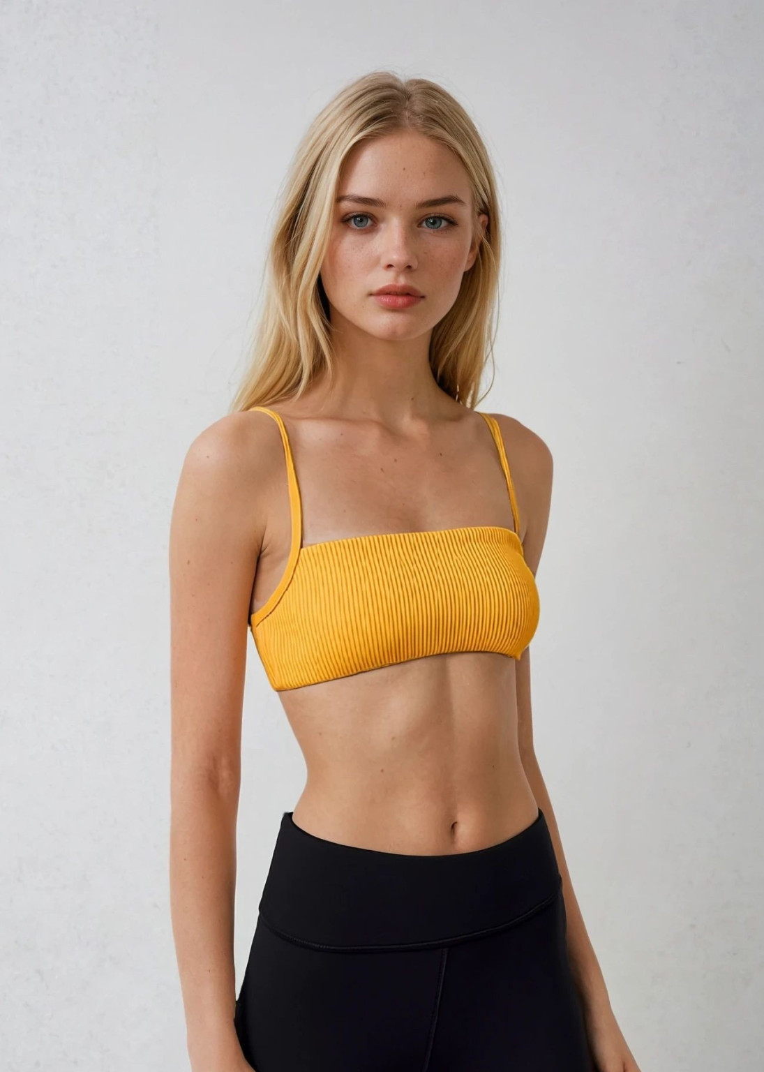ŻÓŁTA GÓRA OD BIKINI W PRĄŻKI