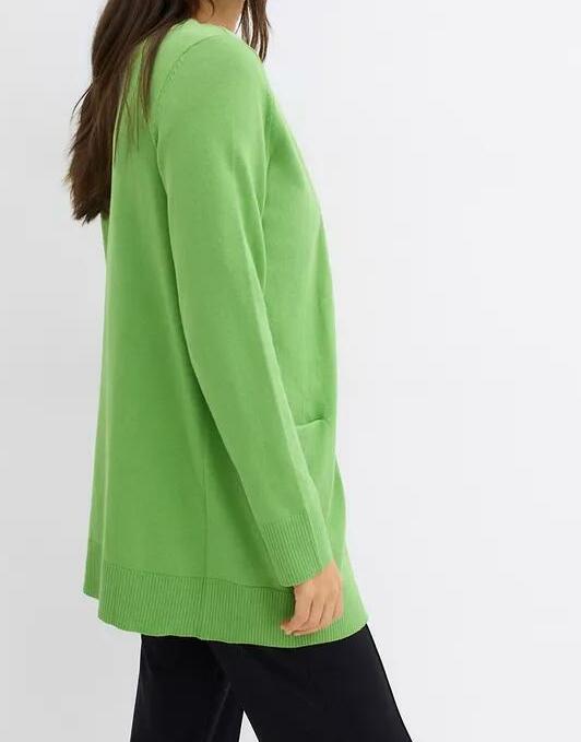 SWETER Z KIESZENIAMI
