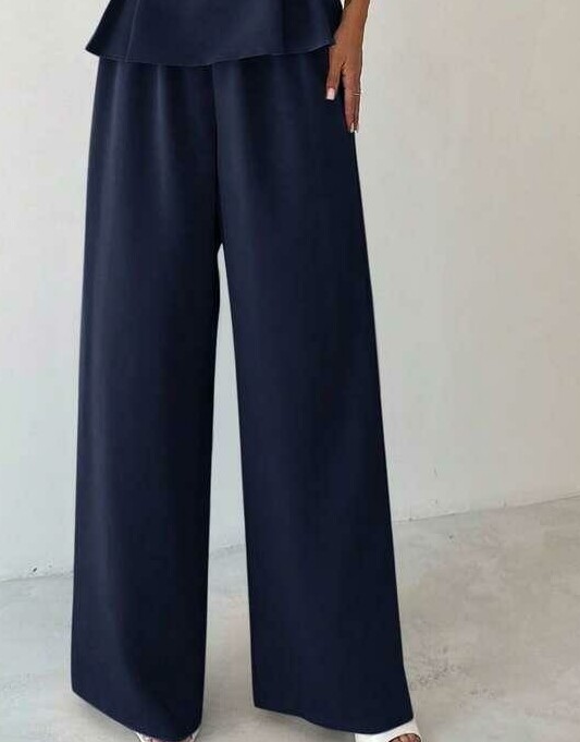 granatowe spodnie casual 