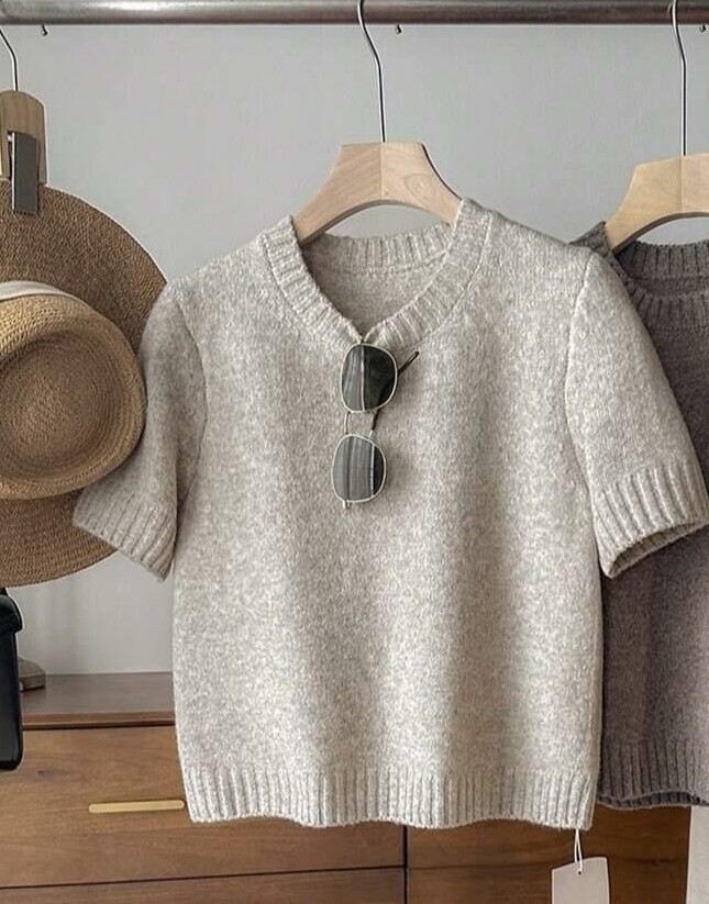 beżowy sweter krótki rękaw
