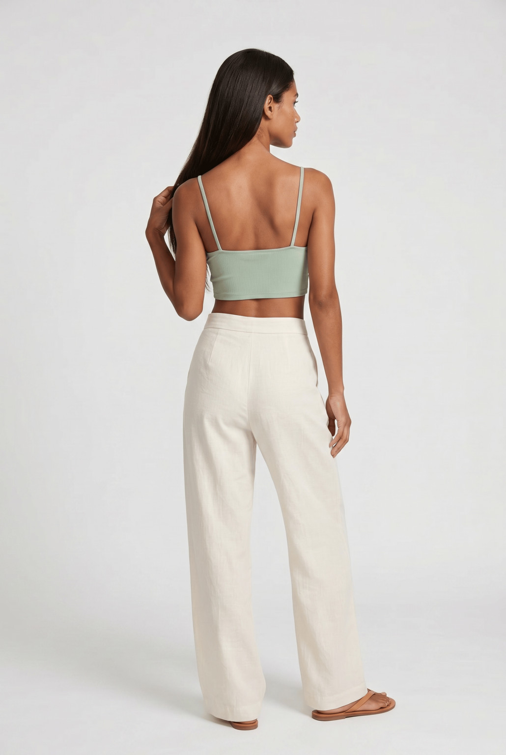 zielony crop top na ramiączkach