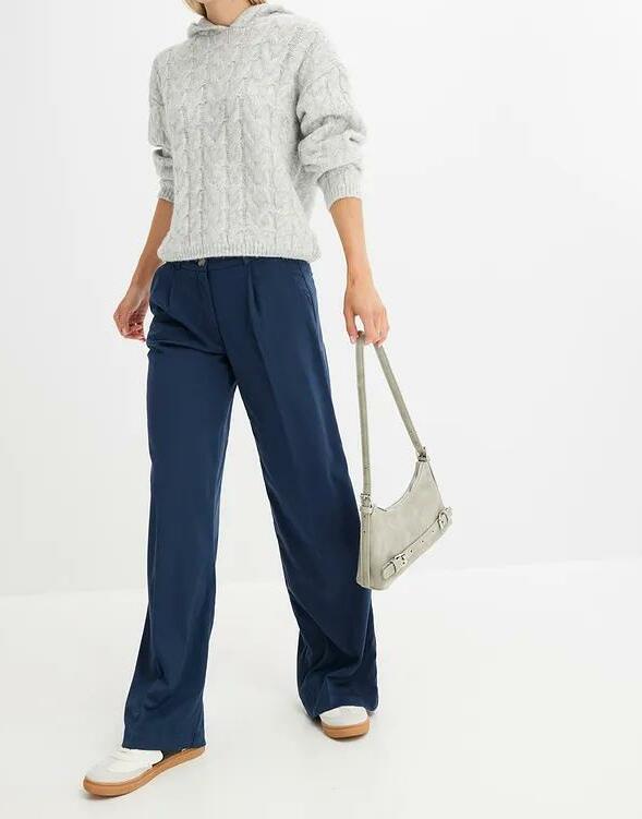 SWETER Z KAPTUREM