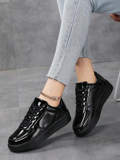 czarne buty sportowe