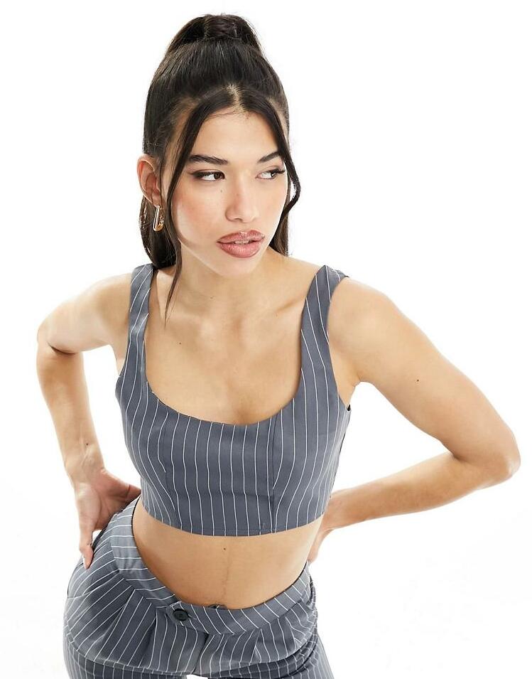 szary crop top na ramiączkach paski zamek