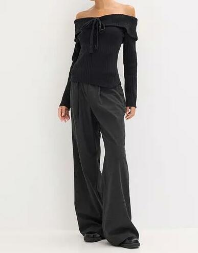 SWETER Z ODKRYTYMI RAMIONAMI