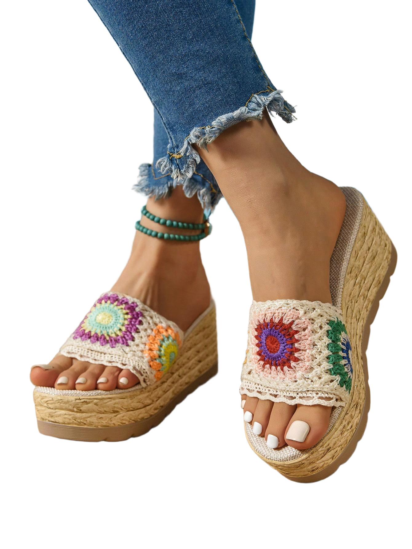 BUTY NA KOTURNIE Z OZDOBNYM HAFTEM