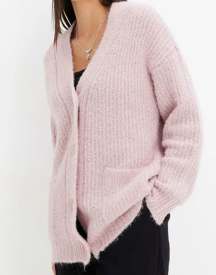 SWETER Z GUZIKAMI