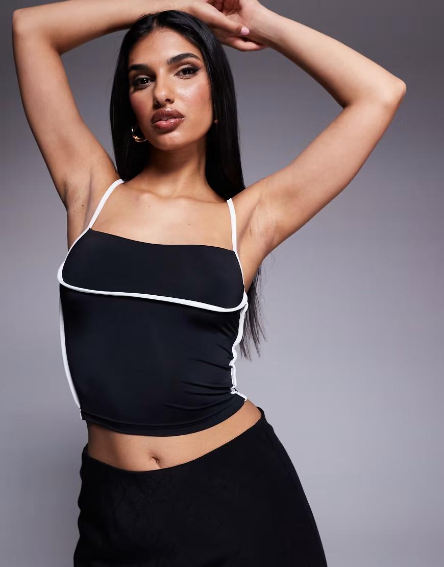 CZARNY TOP KONTRAST