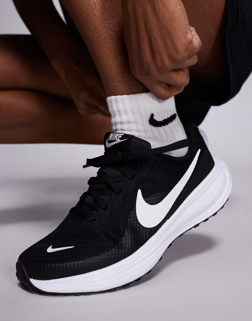 Revolution 8 buty sportowe logo